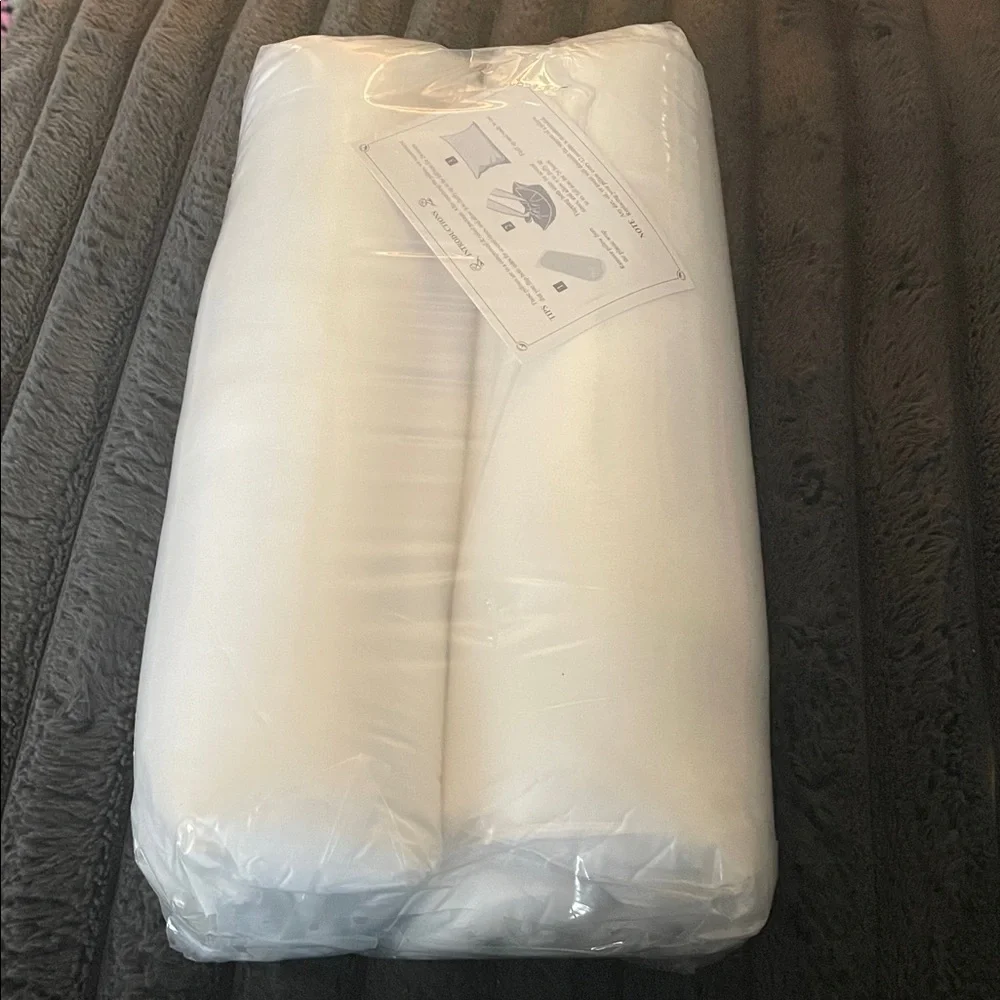 Luxury Queen Bed Pillow set of 2 Nwt